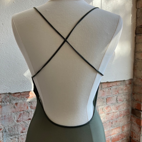 Norma Kamali Low Back Slip Fishtail Gown in Celadon SIZE MEDIUM/38/GLOVES XS/SM - Picture 10 of 12